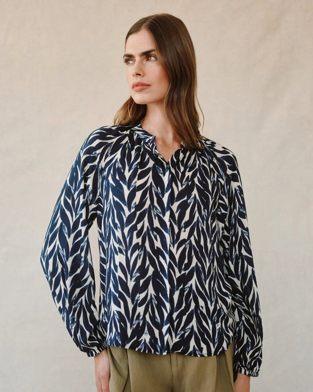 Long Sleeve Shirred Raglan Shirt - Navy leaves